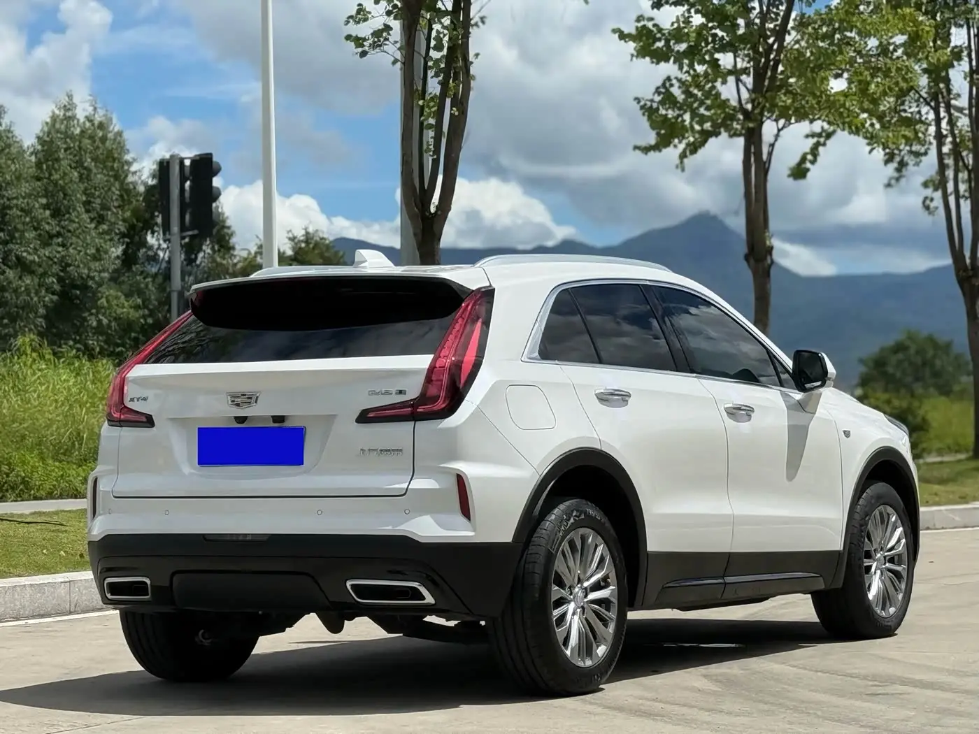 Cadillac XT4 2023 — Фото 5/9