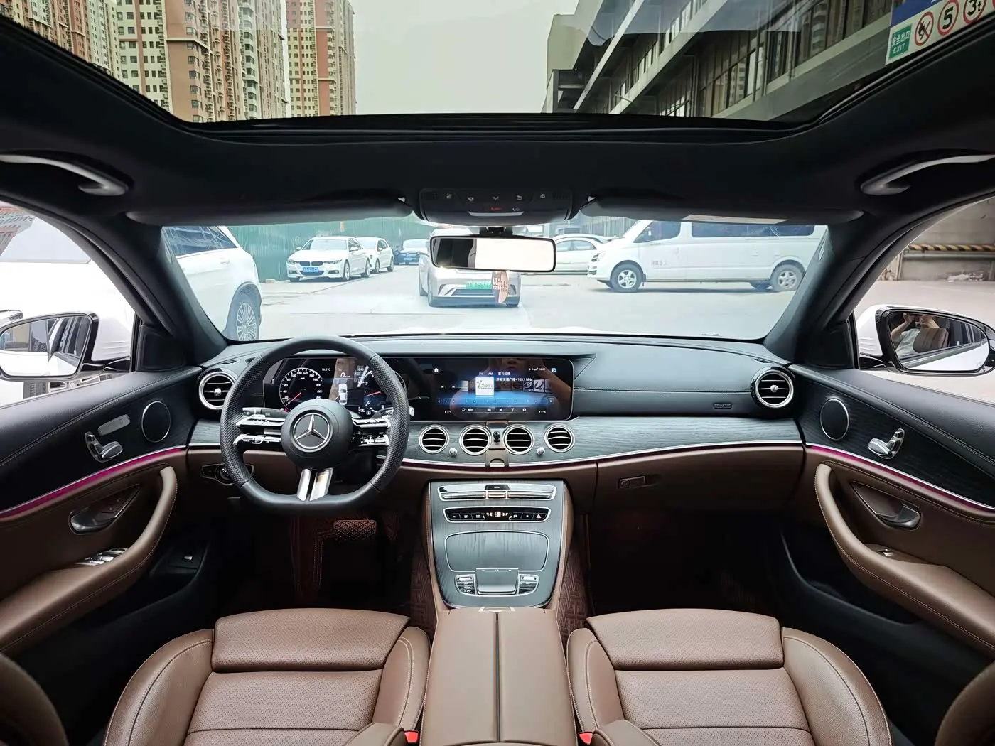 Mercedes-Benz E-Class 2023 — Photo 5/10