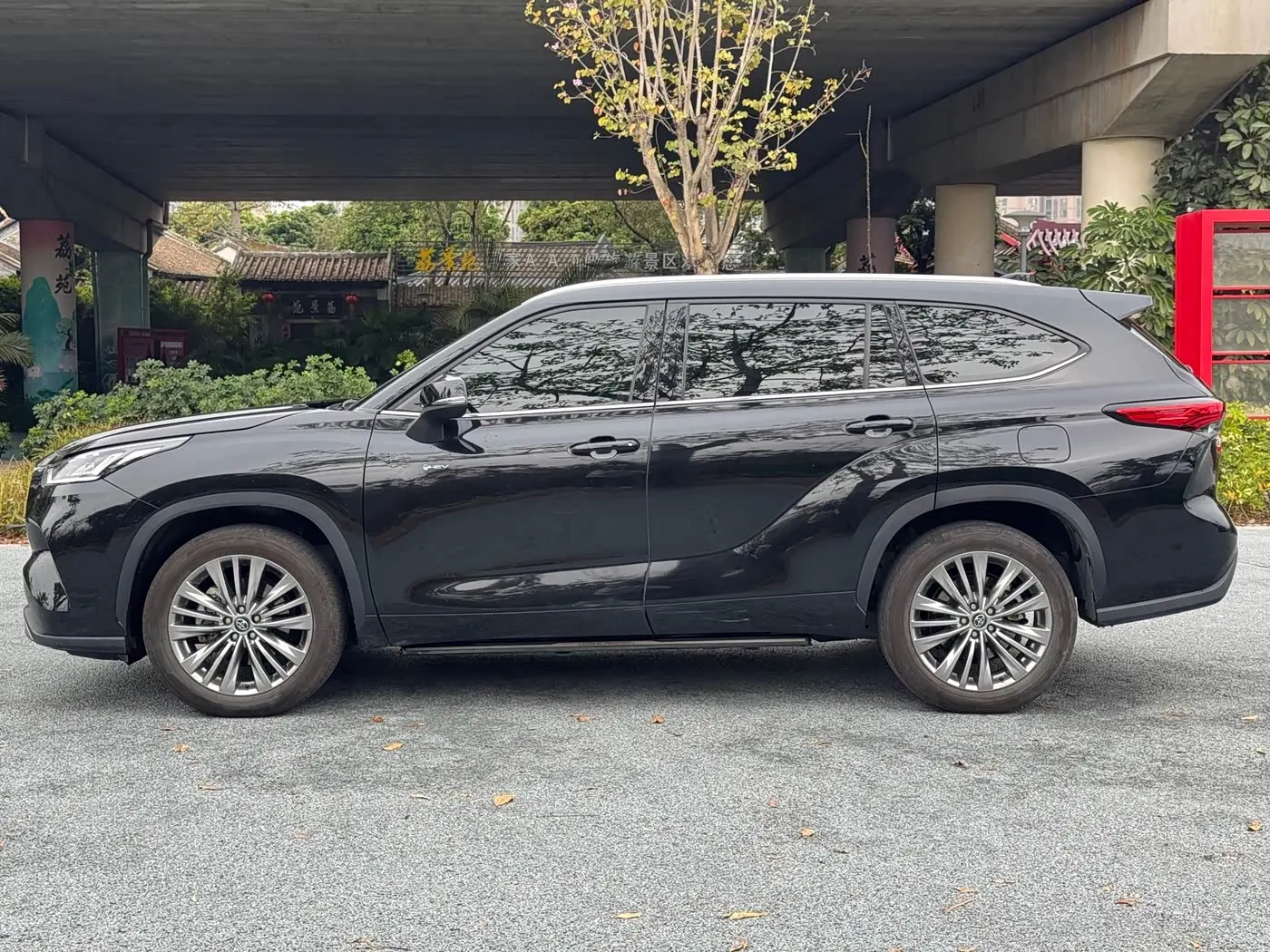 Toyota Highlander 2024 — Photo 7/14