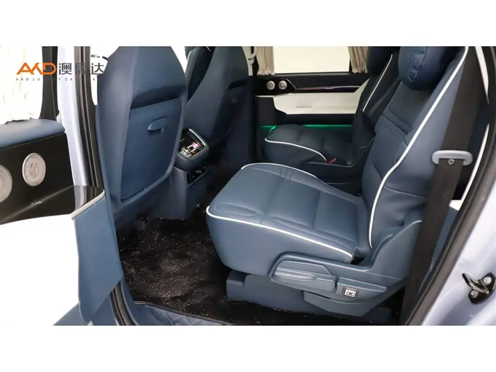 Lincoln Navigator 2021 — Photo 7/11