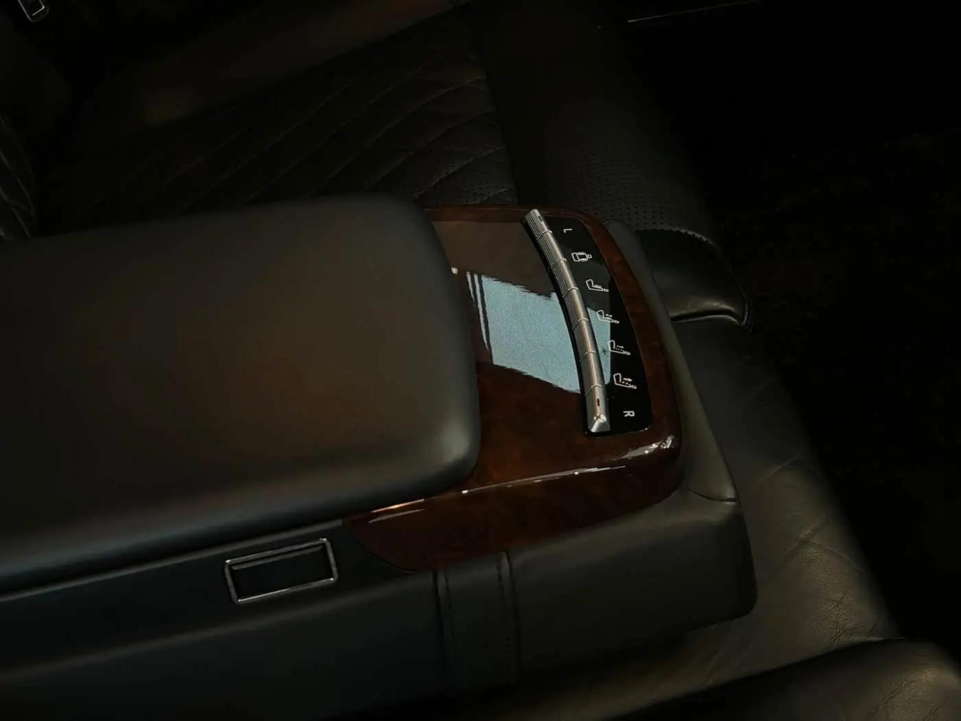 Mercedes-Benz S-Class AMG 2010 — Photo 11/16