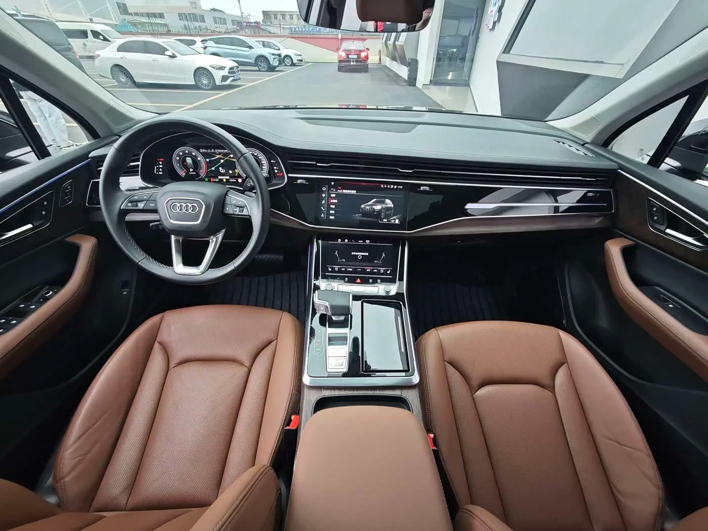 Audi Q7 2025 — Фото 12/20