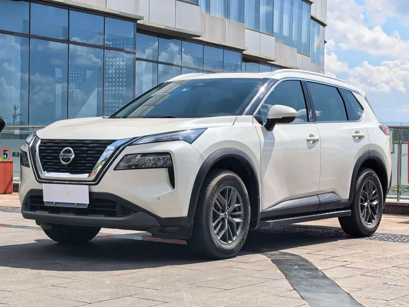 Nissan X-Trail 2023 — Фото 1/20