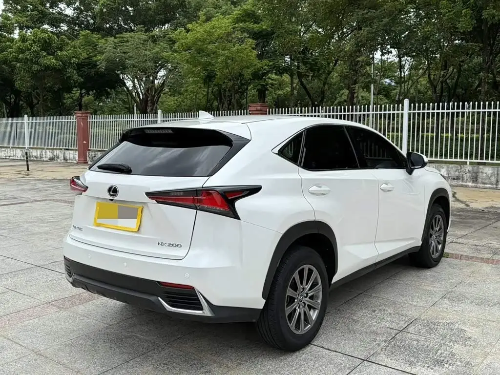 Lexus NX 2021 — Фото 3/6