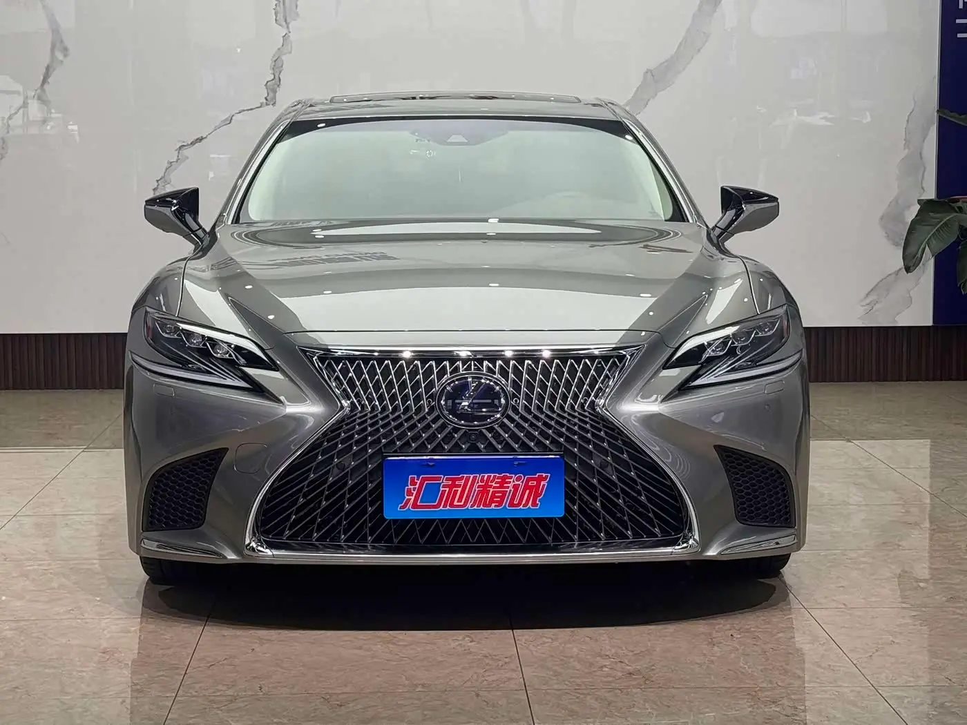 Lexus LS 2020 — Photo 2/20