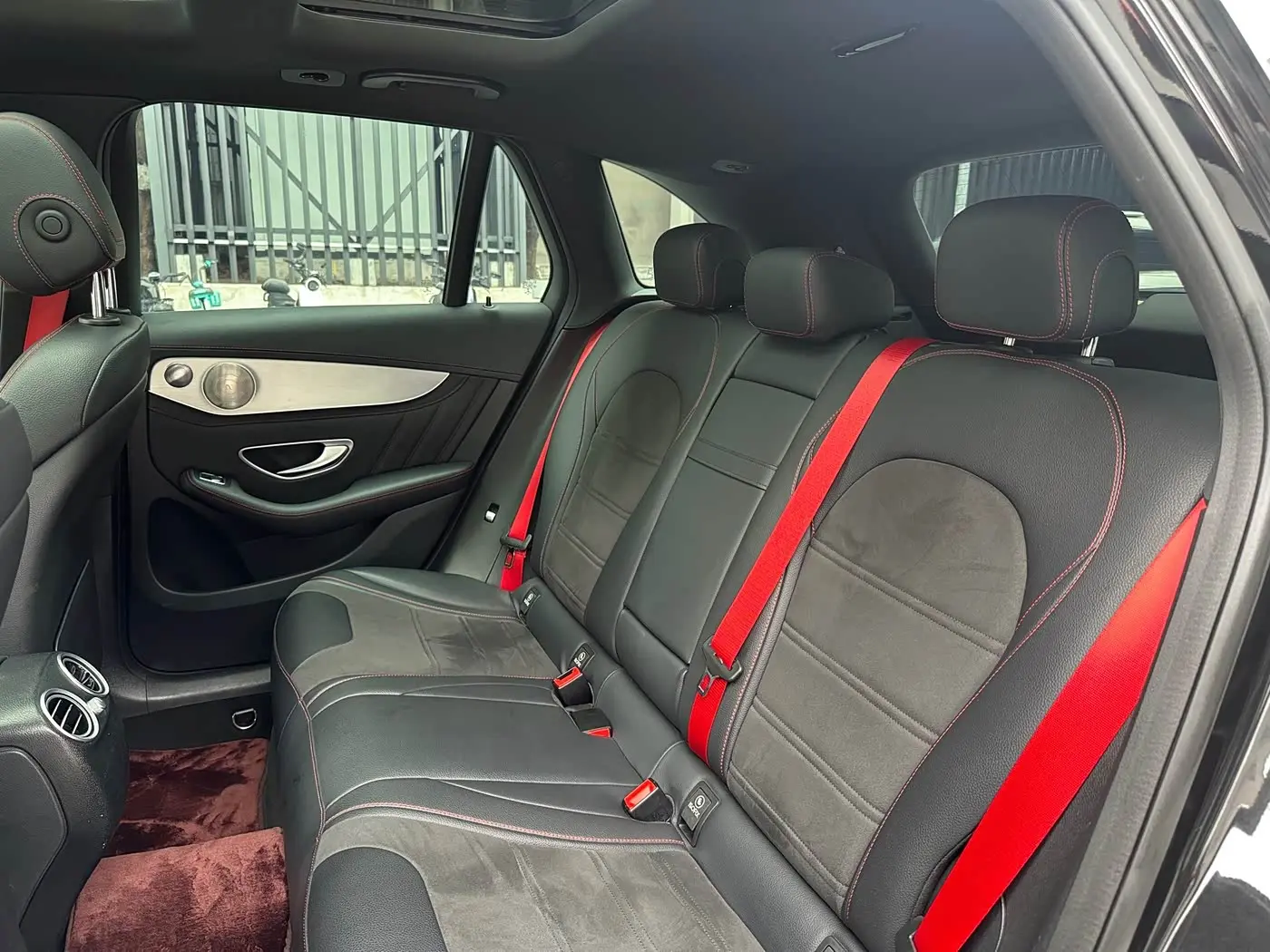 Mercedes-Benz GLC AMG 2018 — Photo 12/14