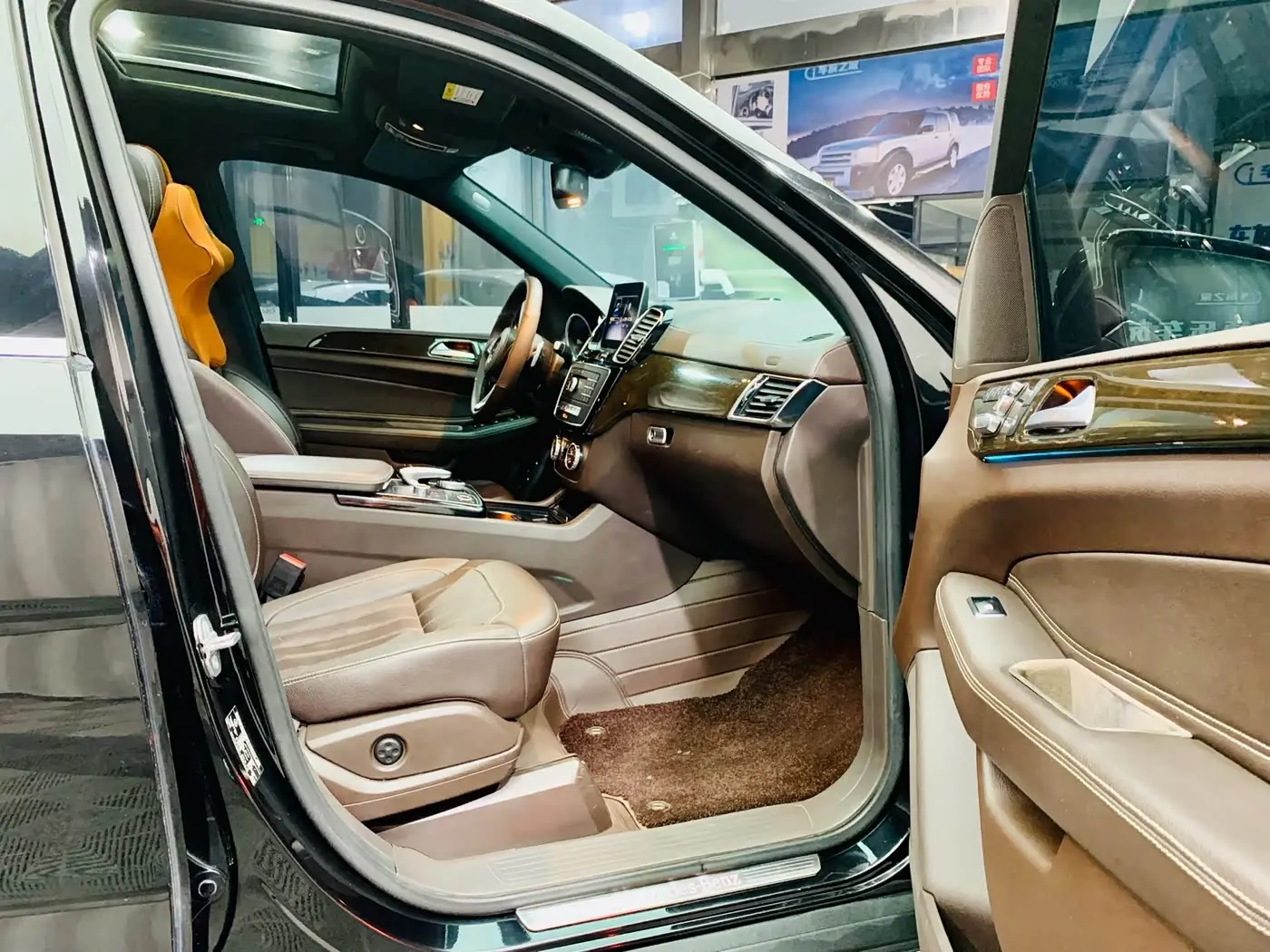 Mercedes-Benz GLS 2018 — Şəkil 17/20