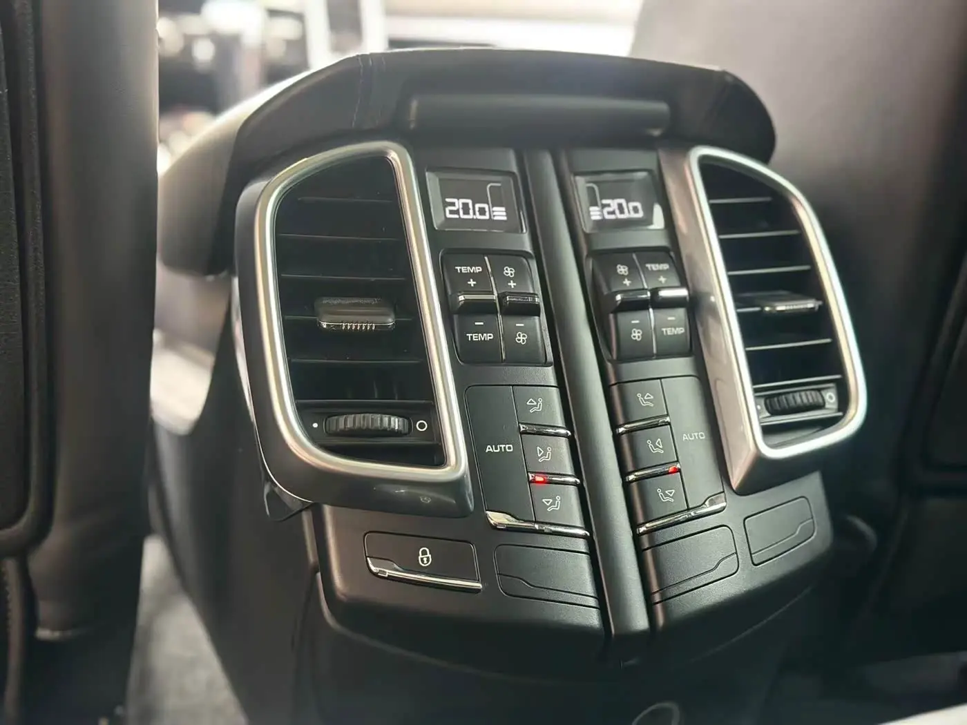 Porsche Cayenne 2016 — Photo 12/20