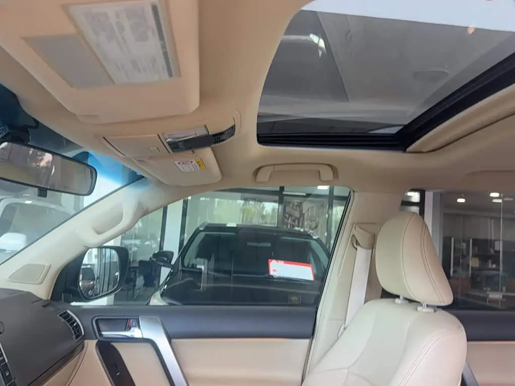 Toyota Prado 2015 — Photo 13/17