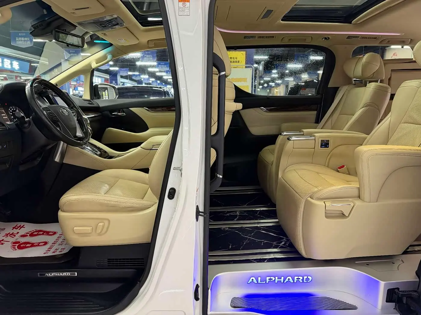 Toyota Alphard 2019 — Photo 8/20