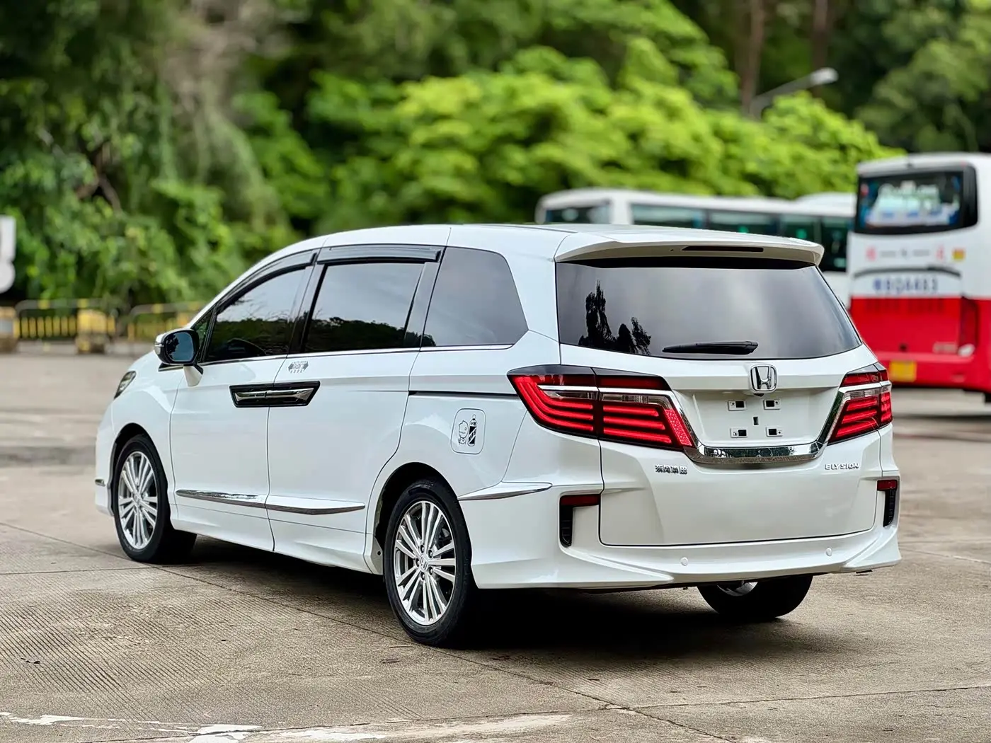 Honda Elysion 2017 — Photo 5/20
