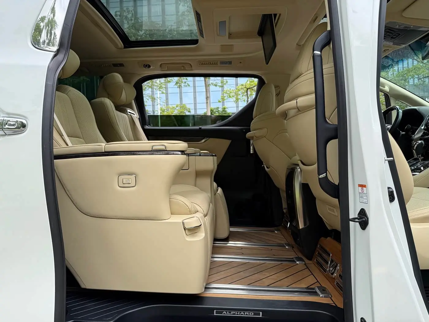 Toyota Alphard 2020 — Photo 16/20