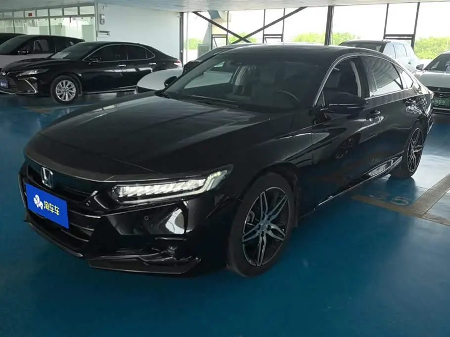 Honda Accord 2022 — Фото 1/16