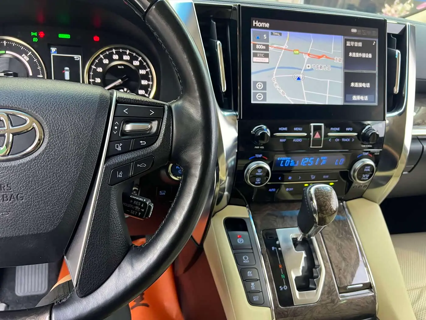 Toyota Alphard 2022 — Photo 16/20