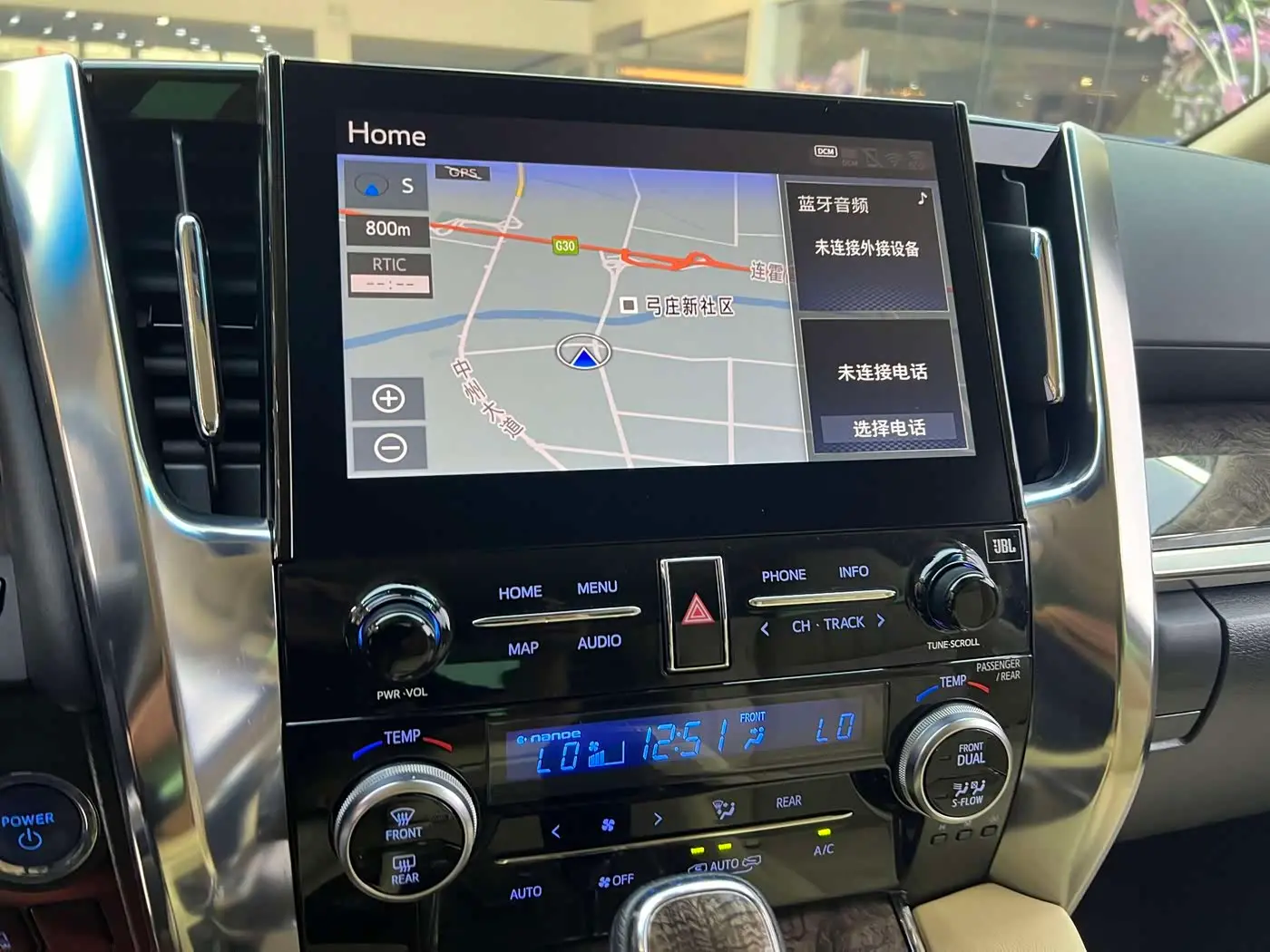 Toyota Alphard 2022 — Photo 17/20