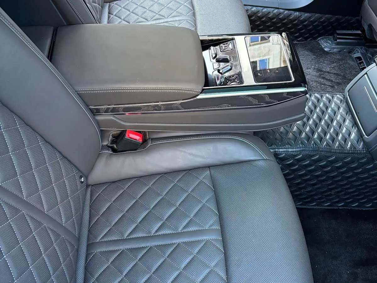 Audi A8 2024 — Photo 10/12
