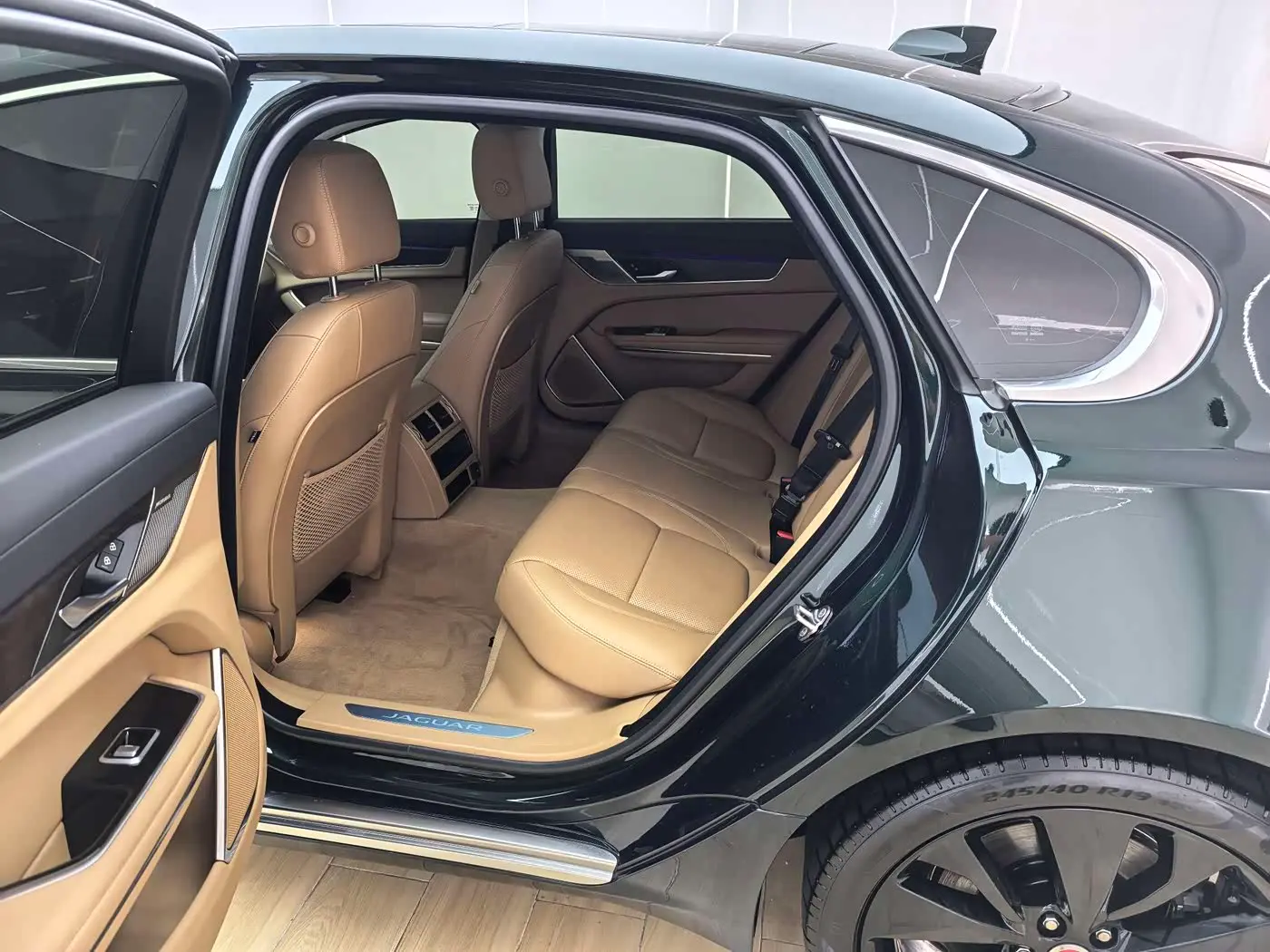 Jaguar XFL 2025 — Photo 6/20