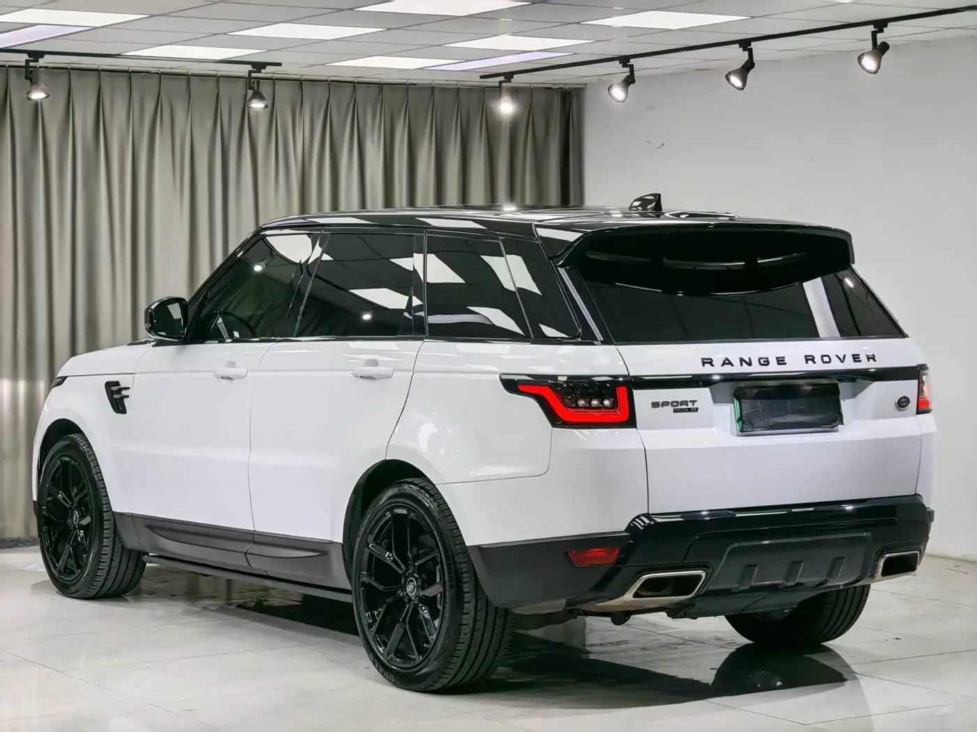 Land Rover Range Rover Sport PHEV 2021 — Photo 9/10