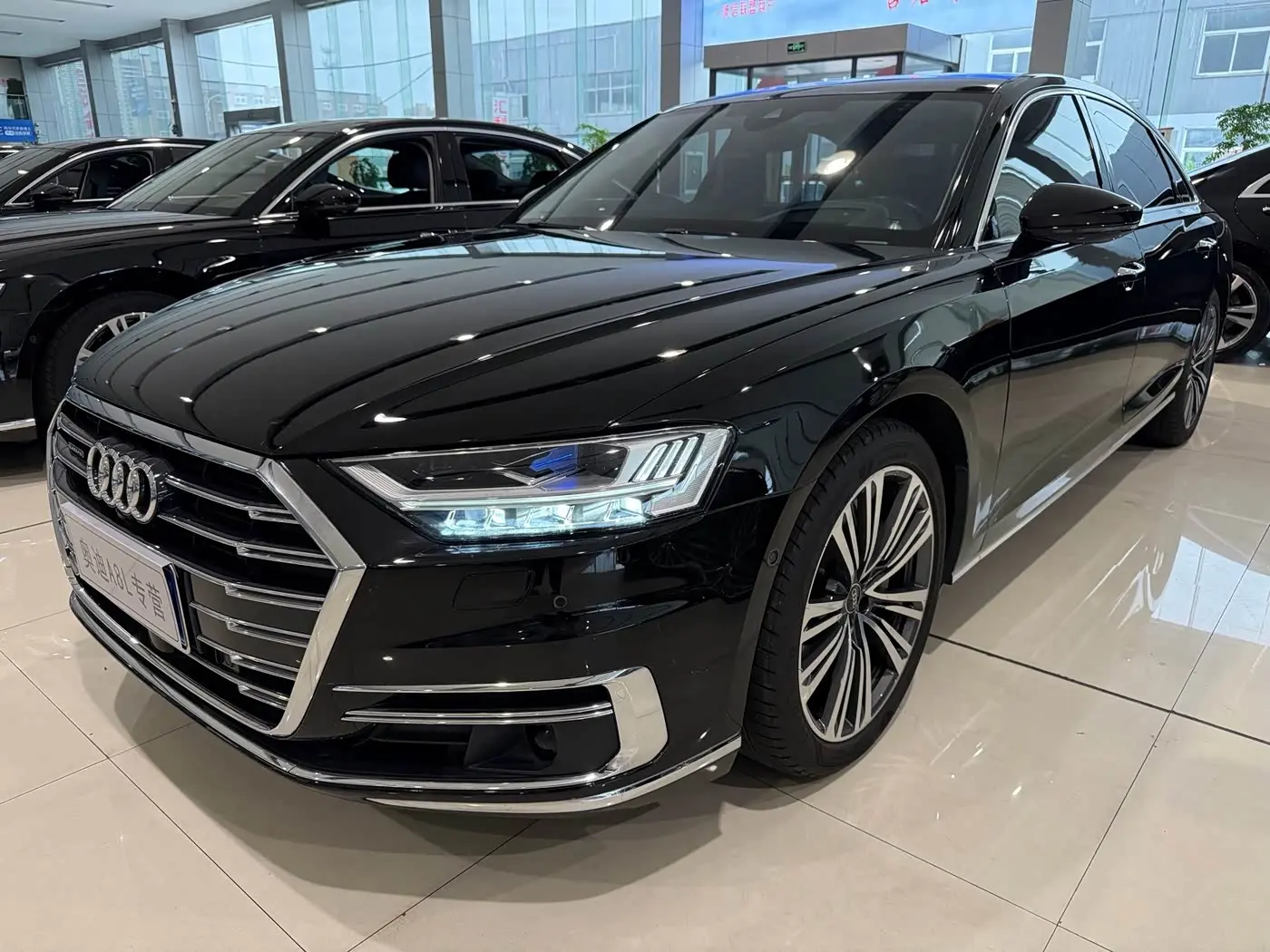 Audi A8 2021 — Şəkil 1/15