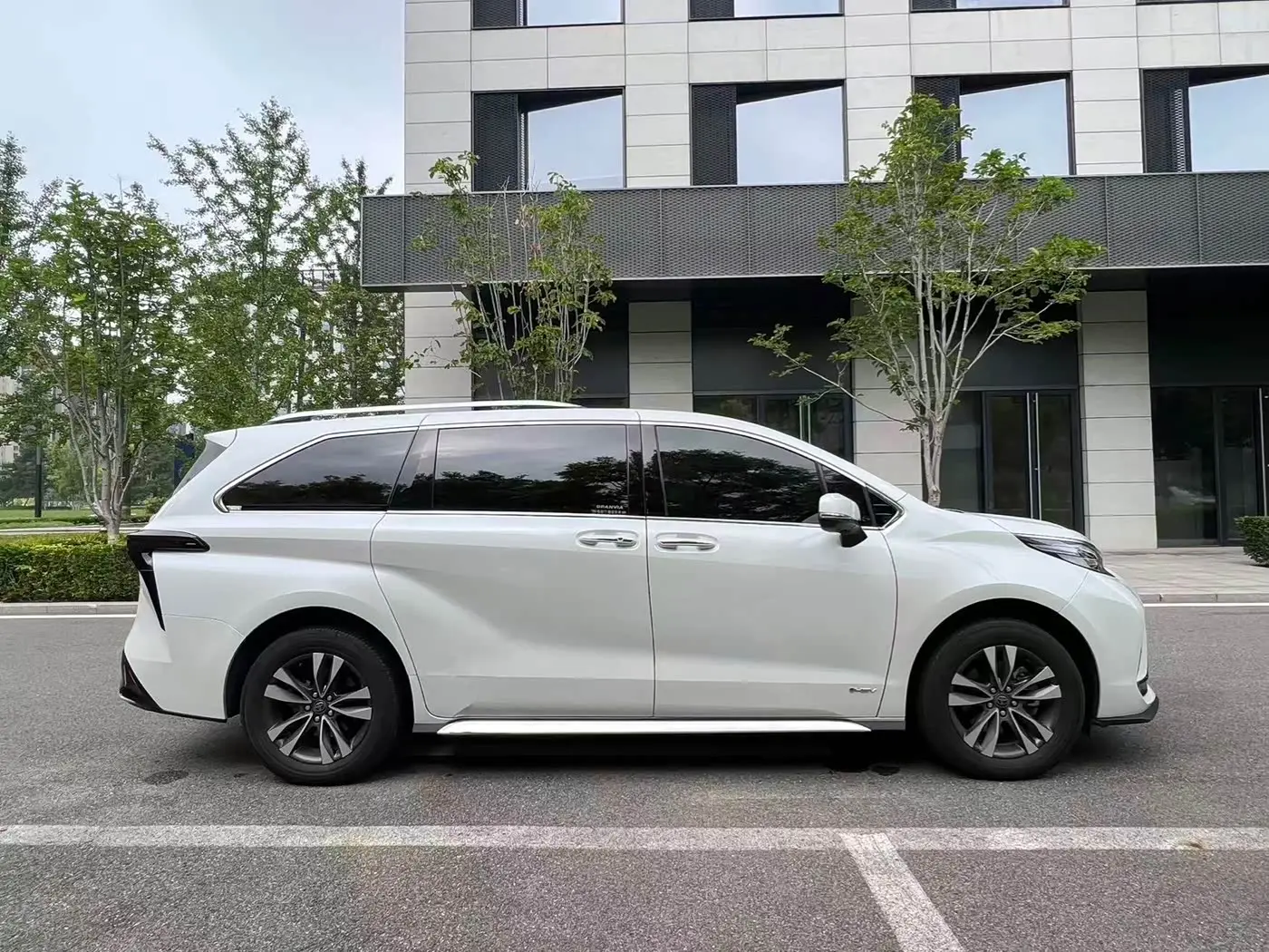 Toyota Granvia 2025 — Photo 4/20
