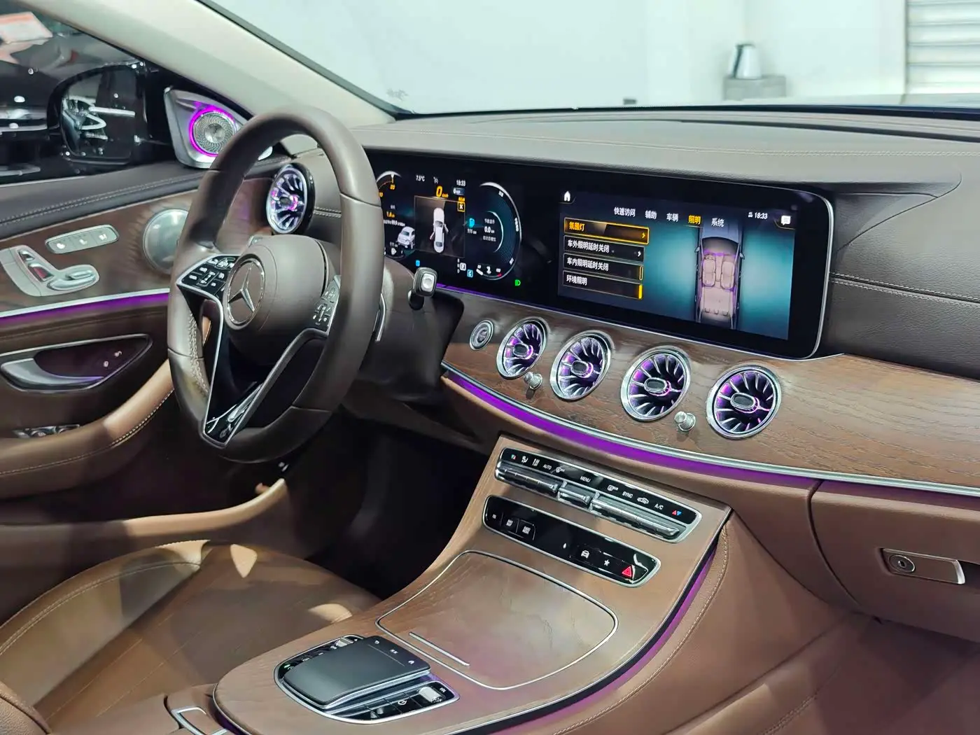 Mercedes-Benz E-Class 2023 — Photo 13/18