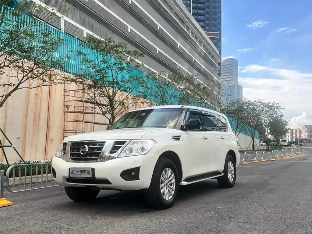 Nissan Patrol 2017 — Фото 1/11