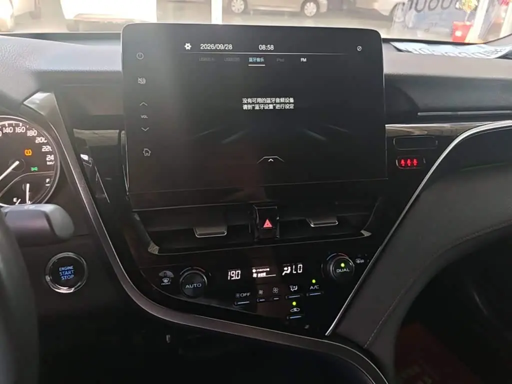 Toyota Camry 2021 — Фото 13/20