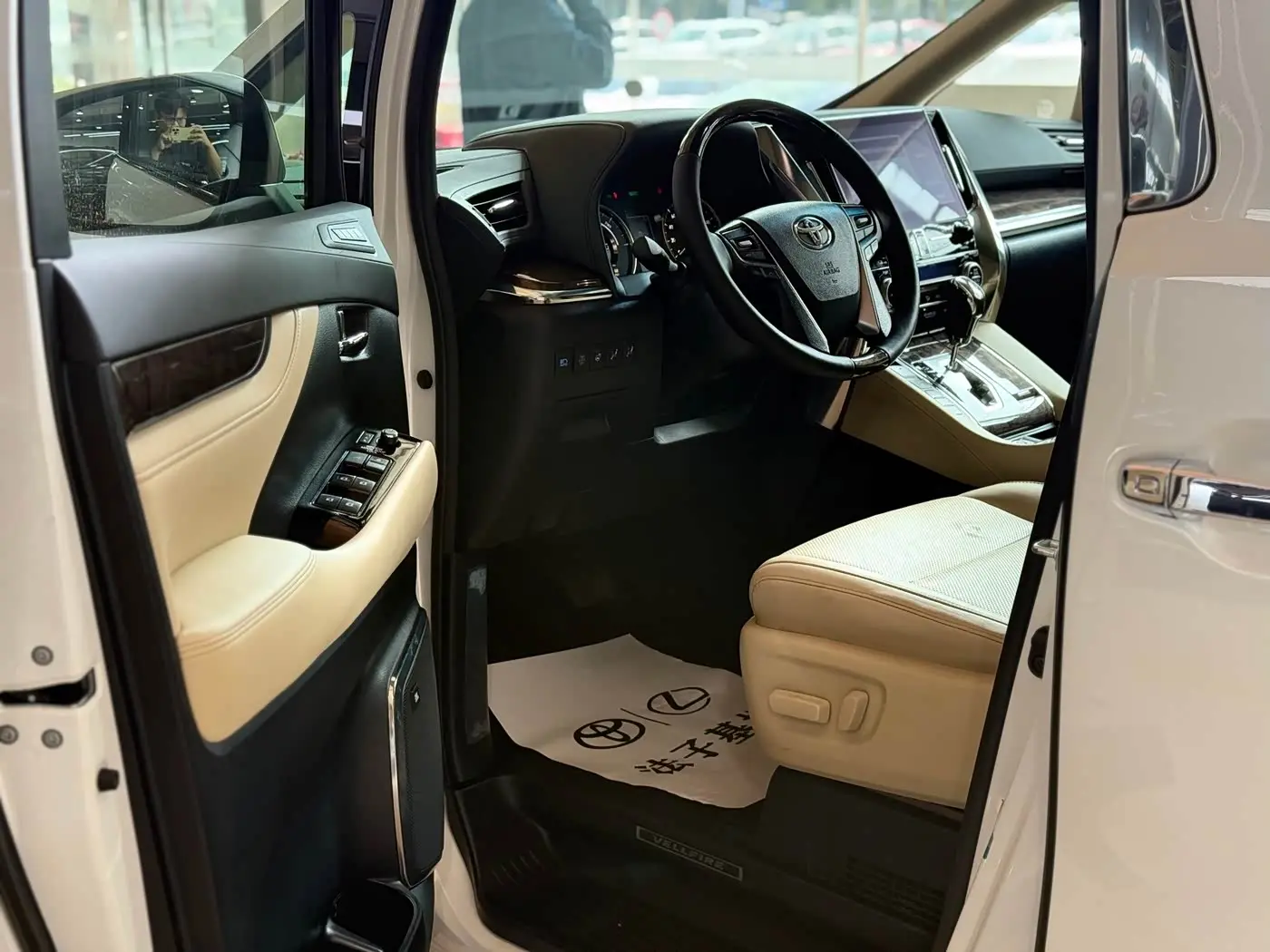 Toyota Vellfire 2021 — Photo 6/20