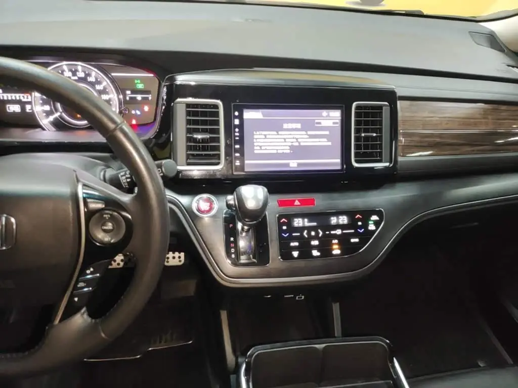 Honda Elysion 2018 — Photo 13/20