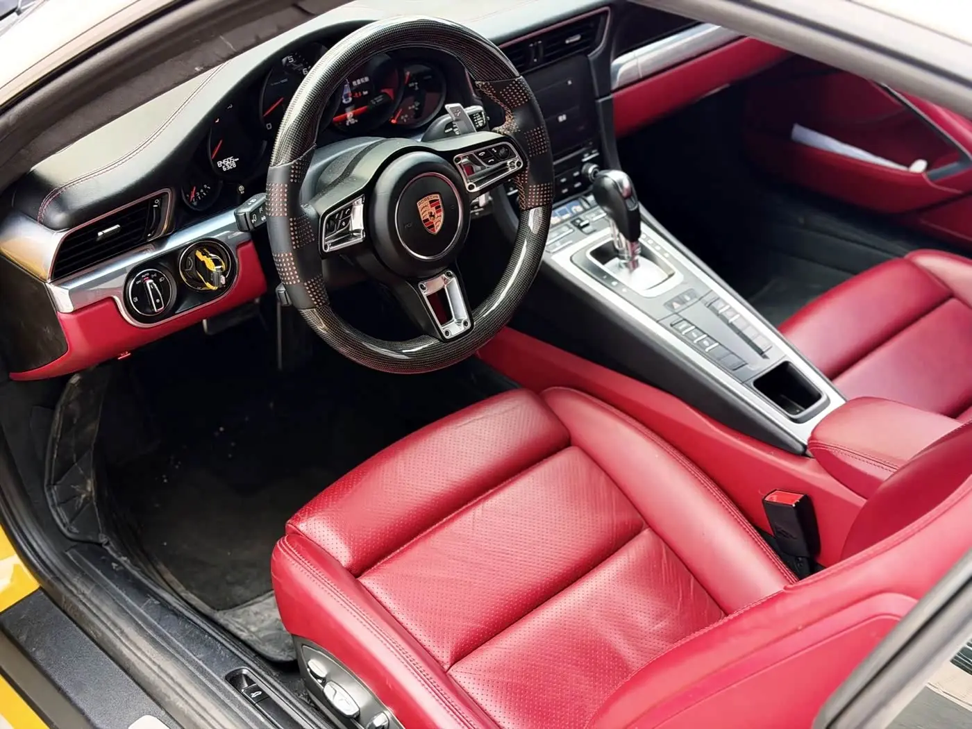 Porsche 911 2018 — Photo 6/12