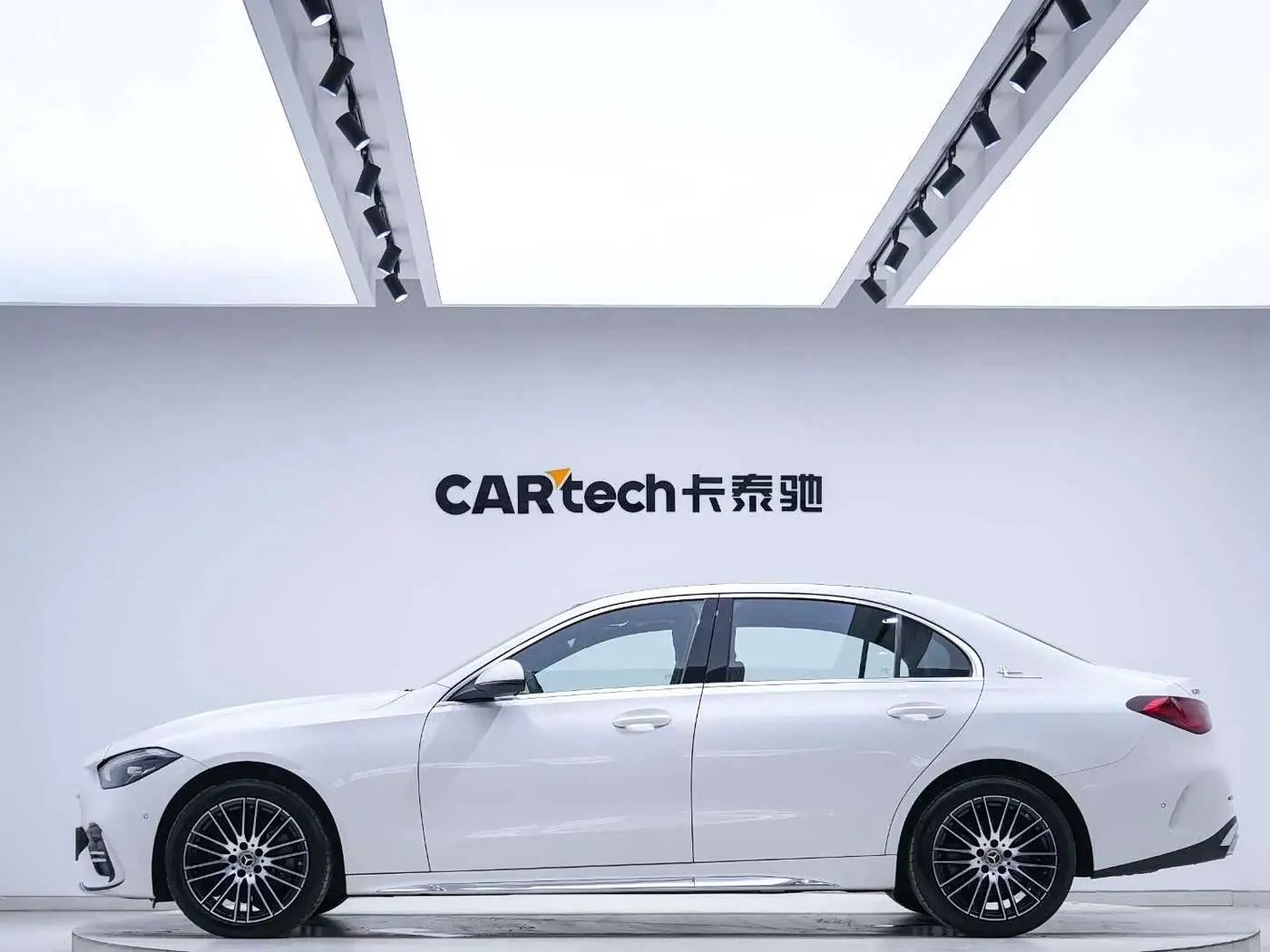 Mercedes-Benz C-Class 2024 — Photo 4/20