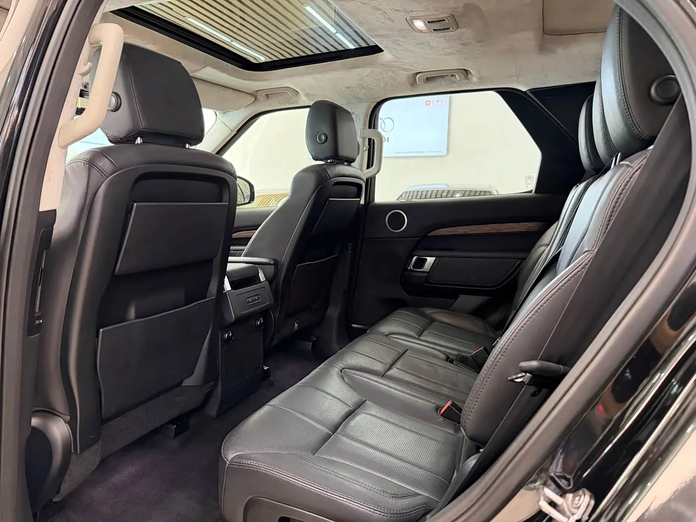 Land Rover Discovery 2017 — Photo 7/9