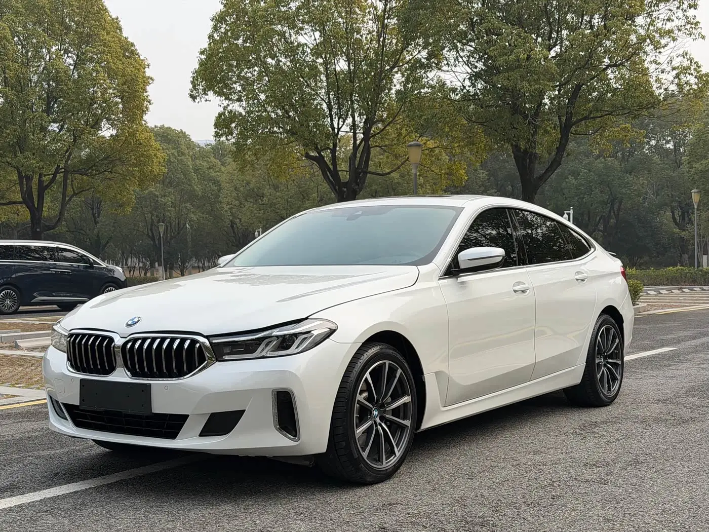 BMW 6 Series GT 2024 — Photo 1/20