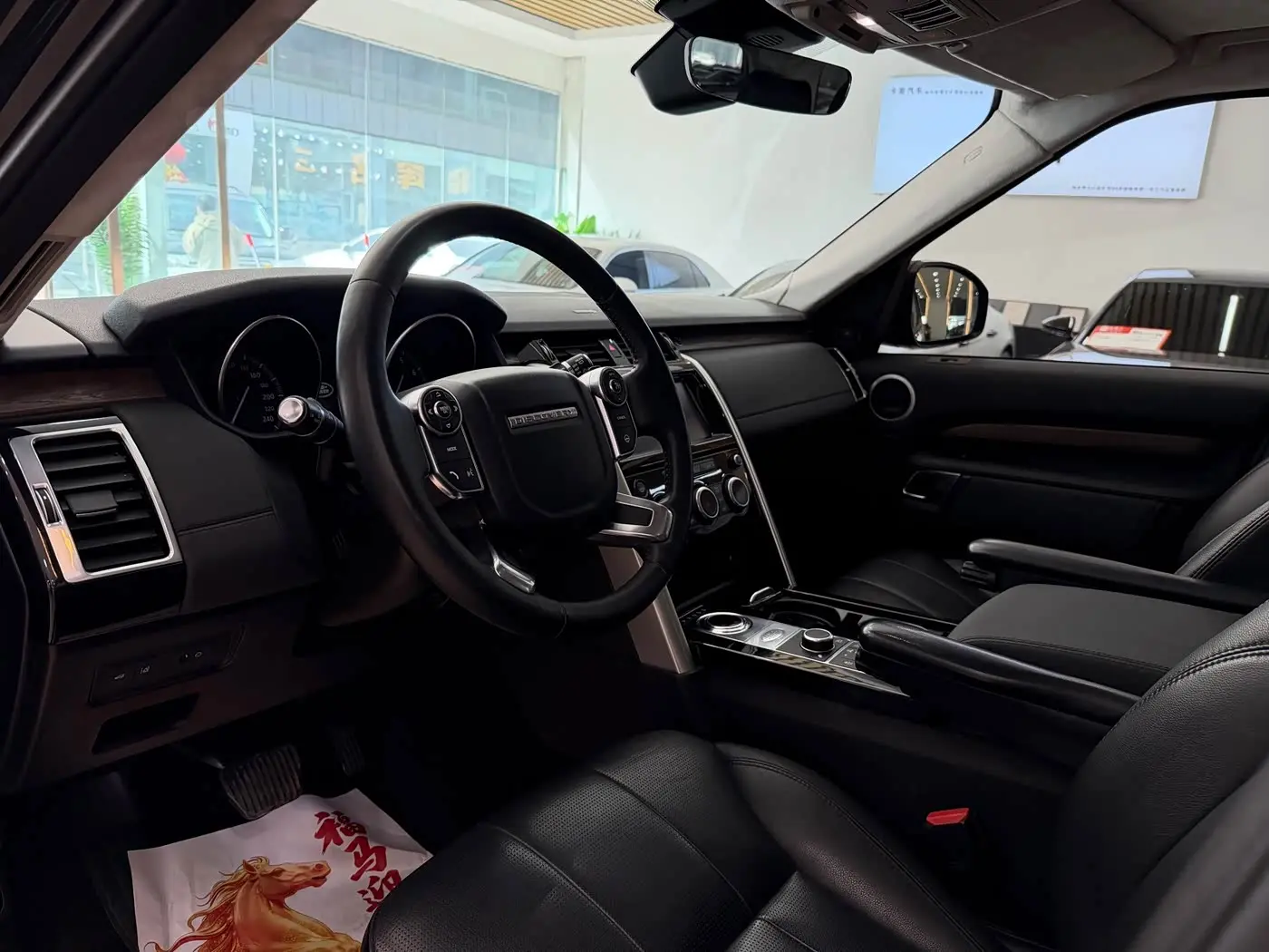 Land Rover Discovery 2017 — Photo 6/9