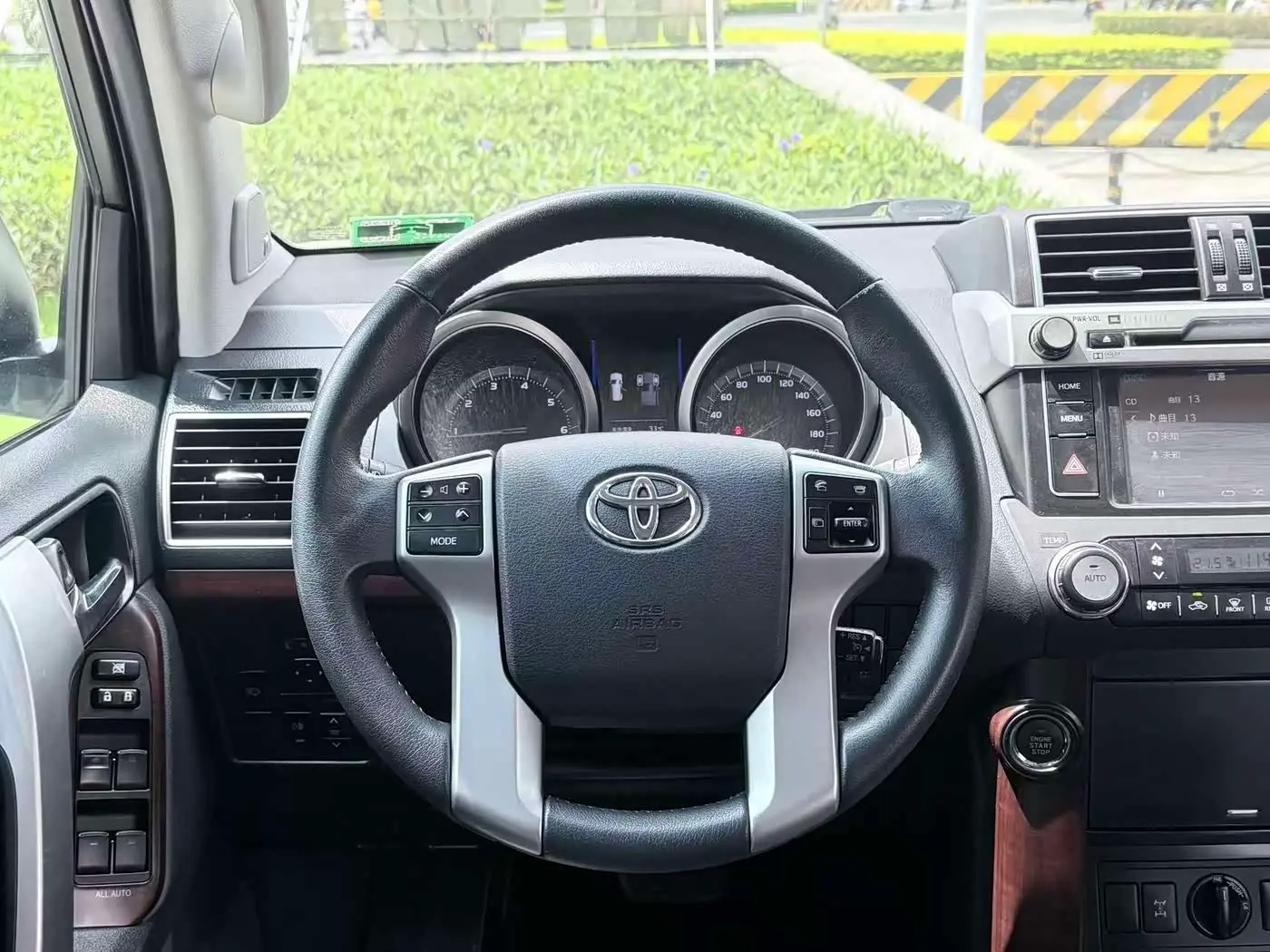 Toyota Prado 2016 — Photo 10/20