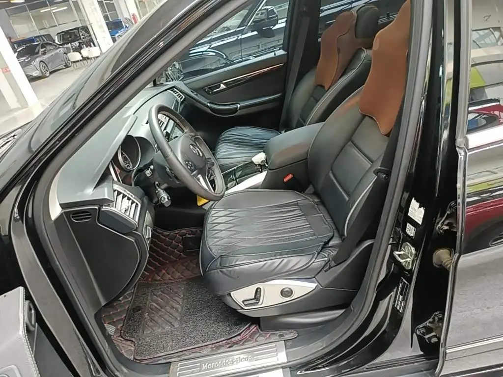 Mercedes-Benz R-Class 2018 — Photo 15/20