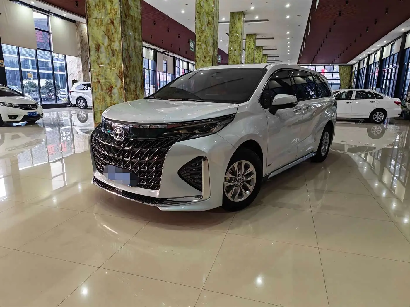 Toyota Granvia, 2025