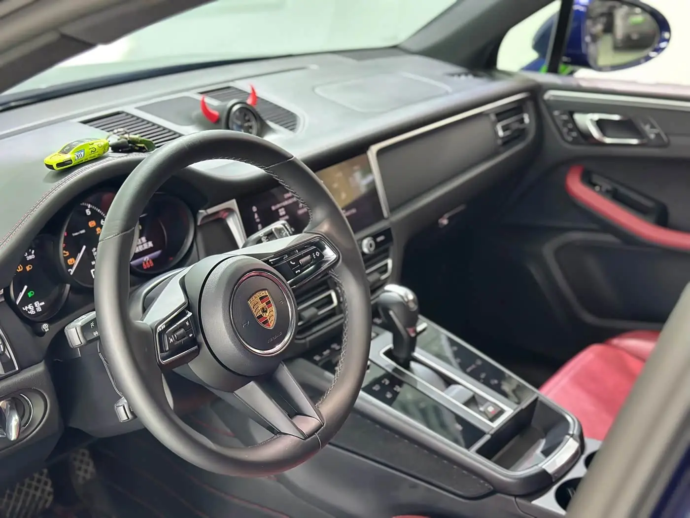 Porsche Macan 2022 — Photo 7/20
