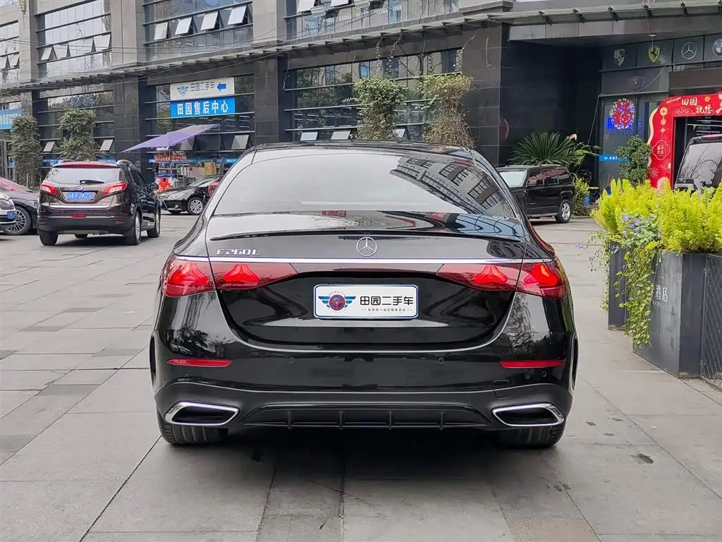 Mercedes-Benz E-Class 2025 — Photo 5/10