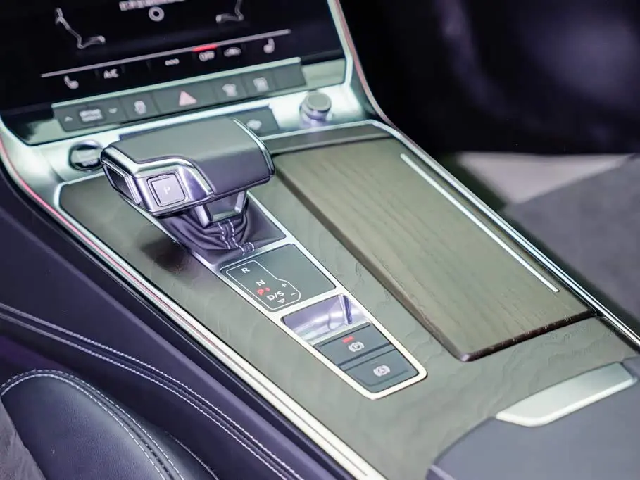 Audi A6L 2023 — Photo 12/20
