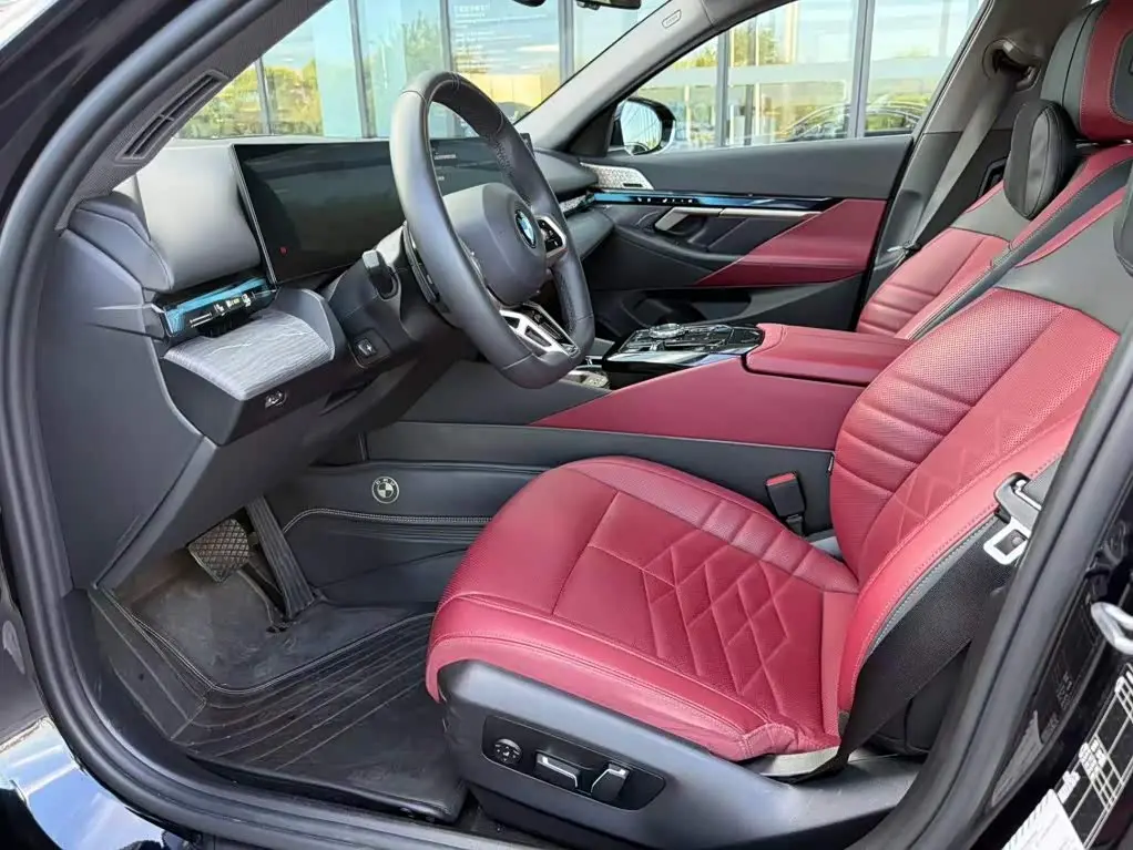 BMW 5 Series 2025 — Photo 7/19