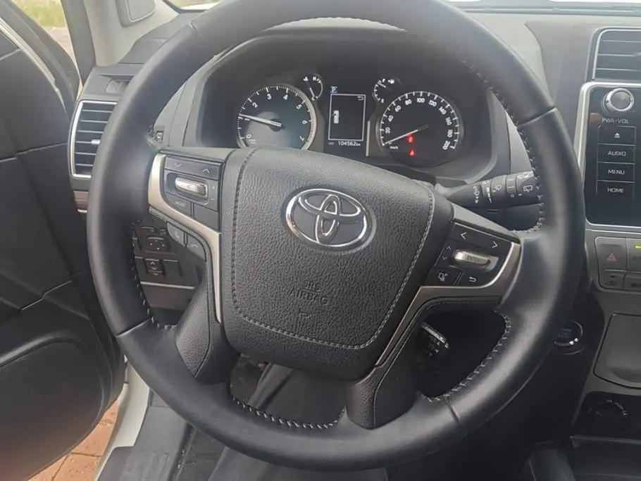 Toyota Prado 2018 — Photo 15/16