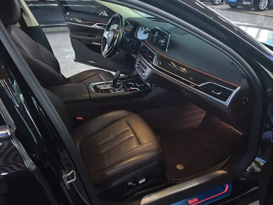 BMW 7 Series 2017 — Photo 8/16