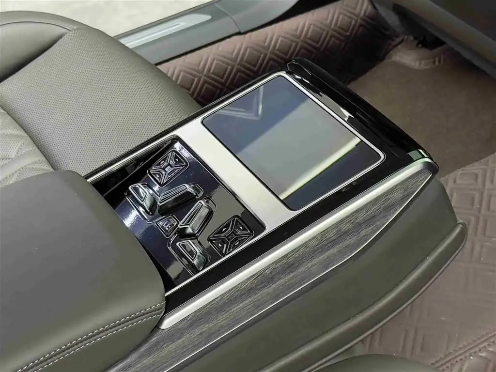 Audi A8 2024 — Şəkil 10/20