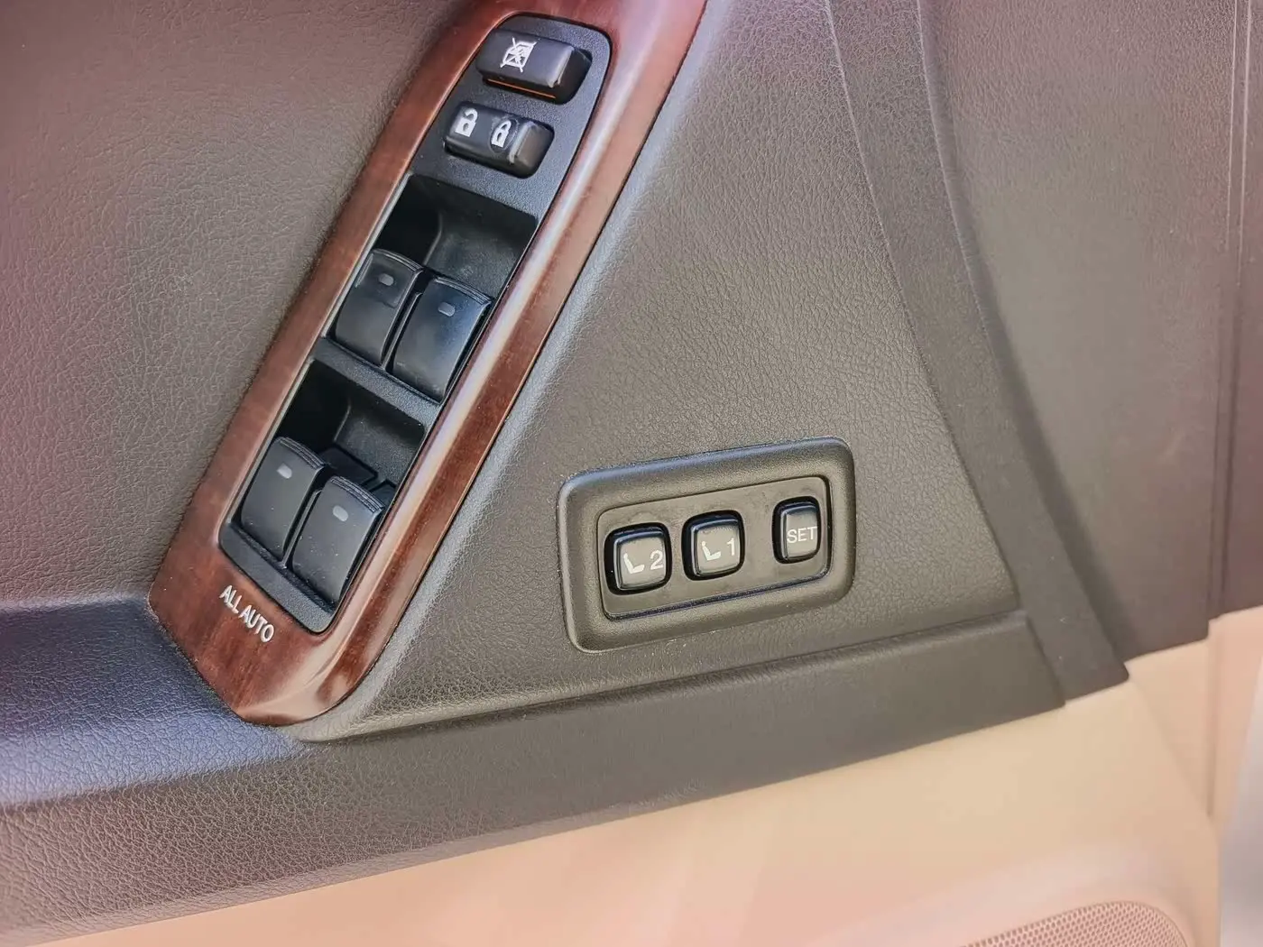 Toyota Prado 2014 — Photo 10/16