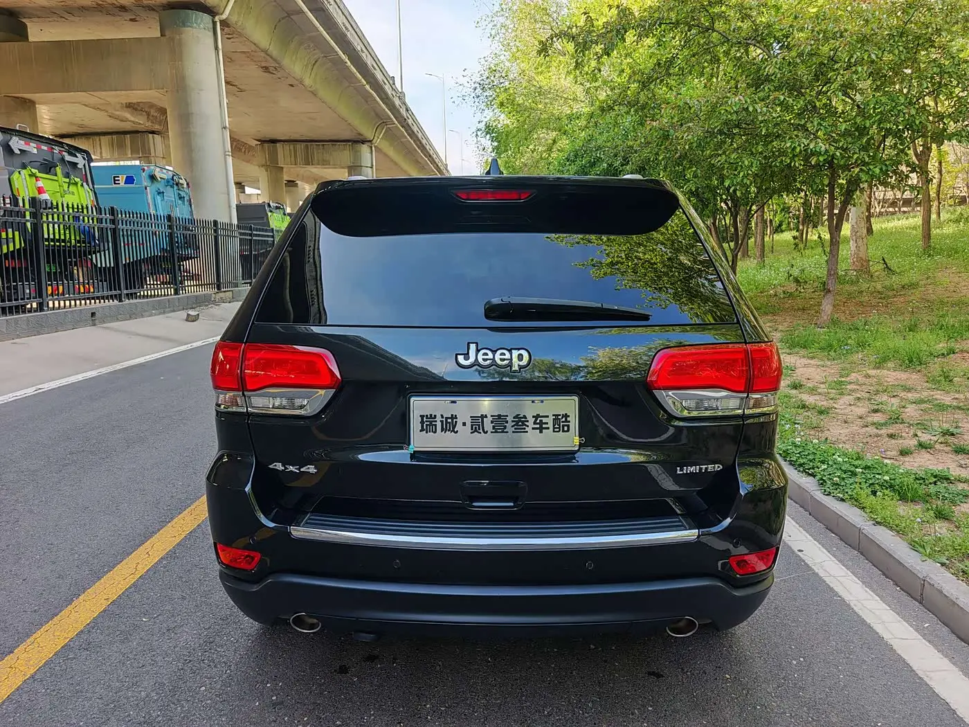 Jeep Grand Cherokee 2017 — Photo 13/14