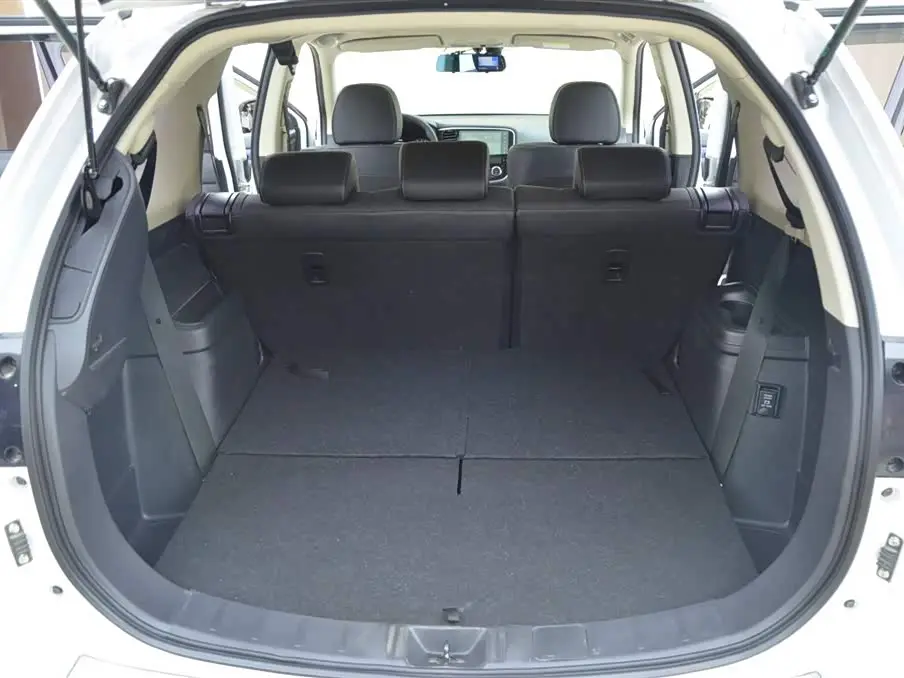 Mitsubishi Outlander 2022 — Şəkil 14/16
