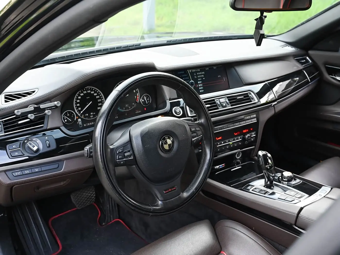 BMW 7 Series 2010 — Şəkil 9/20