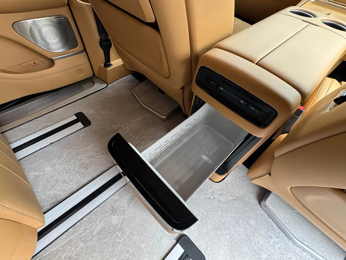 Voyah Auto Voyah Dreamer 2025 — Photo 10/15