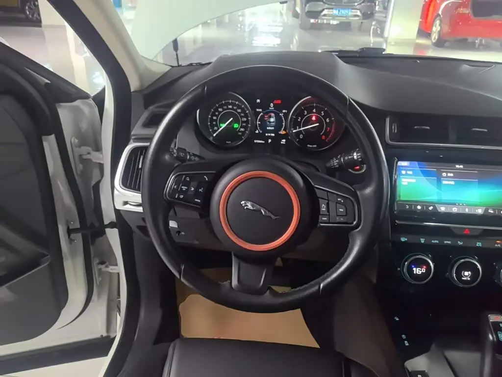 Jaguar E-PACE 2020 — Фото 7/20